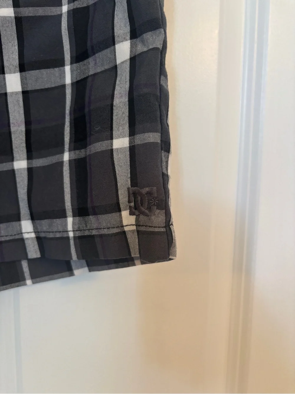 DC Men's Black and Gray Plaid Flat-Front Shorts.  Size 28. Poly Blend, Pockets.